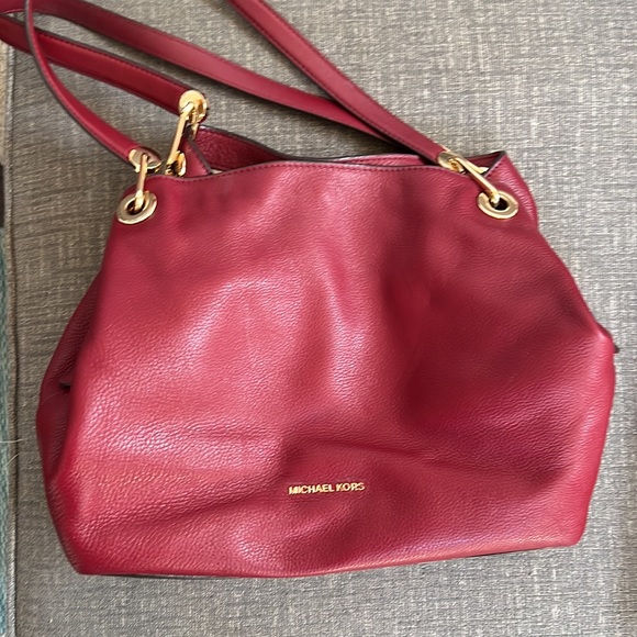 Michael Kors Raven Large leather shoulder bag in maroon color - Picture 11 of 16